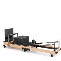 Machine de Pilates Reformer pliable en bois d'érable avec logo personnalisé, réglable en hauteur, avec pieds en fer pour l'entraînement du tronc, vente en gros directe usine