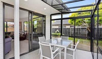 Verrière d'hiver sur mesure au design moderne, 4 saisons, en aluminium, avec toit incliné, étanche, pour terrasse, maison en verre, véranda, cour extérieure, livraison rapide