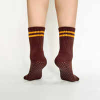 Chaussettes de Pilates rayées 2026 en vogue, personnalisables avec logo, respirantes, pour femmes, idéales pour le yoga
