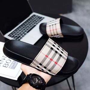 รองเท้าแตะดีไซน์เนอร์คุณภาพสูงระดับพรีเมียมสำหรับทุกเพศ กันลื่น นุ่มสบาย เหมาะสำหรับฤดูร้อน ชายหาด และกิจกรรมกลางแจ้ง - Product Image 2