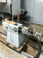 Tour-fraiseuse CNC à bois motorisée 15KW à alimentation automatique, vitesse de broche 6000 tr/min, pour pieds de chaise et accoudoirs de canapé