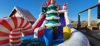 Structure gonflable géante commerciale d'extérieur avec toboggan, château sauteur et parcours d'obstacles combiné pour Noël, en PVC certifié CE