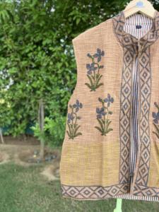 Chaleco de Algodón Hecho a Mano por Diseñadores para Mujer |   Chaqueta sin mangas de punto con estampado floral vintage |   Boutique Ecológica, Suave y Transpirable - Product Image 5