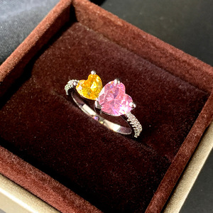 Anillo Romántico Toi Et Moi con Doble Corazón en Circonita Cúbica, Corte Corazón en Amarillo Canario y Rosa, Anillo de Dos Piedras con Pavé para Mujer, Venta al Por Mayor - Product Image 3