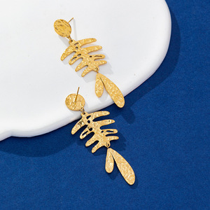 Pendientes de borla de lujo, Pendientes de espina de pescado de oro auténtico de 18K, Pendientes exagerados de acero inoxidable para venta al por mayor transfronteriza - Product Image 1