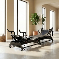 Lit de Pilates Reformer haut de gamme en alliage d'aluminium avec structure robuste et couleur de cuir personnalisable pour studio de Pilates haut de gamme