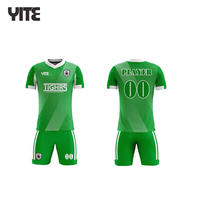 Maillot de football personnalisé pour jeunes et adultes, respirant et à séchage rapide, idéal pour les matchs et les entraînements d'équipe – Vente en gros à prix abordable