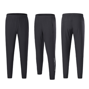 Comodidad técnica para carreras matutinas con incrustaciones de malla Pantalones de chándal híbridos - Product Image 2