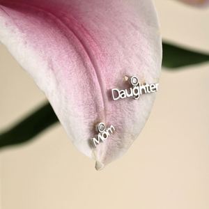 Bijoux Dylam Individuality, cadeaux pour la fête des mères, hypoallergéniques, argent S925 rhodié, boucles d'oreilles à lettres alphabet pour maman et fille - Product Image 4