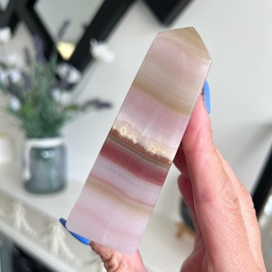 Vente en gros <span class=keywords><strong>de</strong></span> <span class=keywords><strong>piliers</strong></span> en agate arc-en-ciel naturelle polie à quatre faces pour <span class=keywords><strong>la</strong></span> décoration <span class=keywords><strong>de</strong></span> <span class=keywords><strong>la</strong></span> maison - Product Image 1