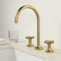 Robinet de lavabo de salle de bain à trois trous en laiton de style contemporain, mitigeur à double poignée pour projets de salle de bain d'hôtel haut de gamme