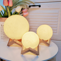 Lampe LED sans fil mini 3D en forme de lune, fonctionnant sur piles, veilleuse personnalisée, lumière blanche chaude, décoration pour chambre à coucher, salon, maison