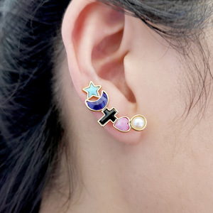 Orecchini a perno con croce, stella, luna e cuore, con dettagli colorati, stile retrò, accessori moda da donna - Product Image 3
