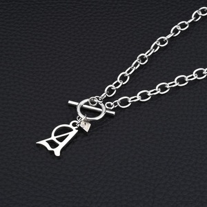 Nuevo Collar con Colgante de Letra A-Z de Diseño Simple y Lujoso, Plateado, Unisex, de Acero de Titanio, Joyería al por Mayor - Product Image 4