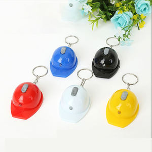 Cá Nhân Hoá Tùy Chỉnh Logo Kim Loại Chai Của Nhãn Hiệu Mở <span class=keywords><strong>PVC</strong></span> Nhựa Mini Keychain LED Ánh Sáng An Toàn Mũ Bảo Hiểm Hiện Đại Mặt Dây Chuyền - Product Image 1