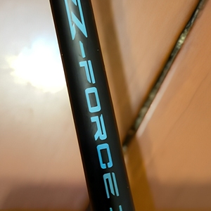 Raqueta de Bádminton LIBOTAI T-REX Z FORCE II Graphite Aero Frame Edición Negro Dorado - Product Image 5
