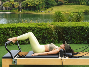 Appareil de <span class=keywords><strong>Pilates</strong></span> Reformer Professionnel Commercial Pliant en Bois pour Studio - Product Image 1