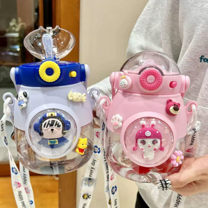 Bouteille d'eau Kawaii avec paille et bandoulière, 900 ml, grande capacité, avec autocollants 3D pour filles - Product Image 1