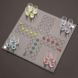 Jeu d'échecs pour boire |   Divertissement pour les fêtes |   Tasses colorées et planche pliable - Product Image 2