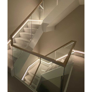 Accessoires de garde-corps de balcon <span class=keywords><strong>en</strong></span> verre à canal <span class=keywords><strong>en</strong></span> U avec éclairage LED, Système de garde-corps <span class=keywords><strong>en</strong></span> verre sans cadre noir moderne personnalisé pour escalier et terrasse - Product Image 2