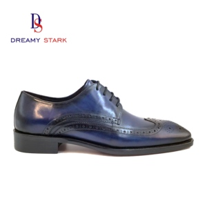 Tonalità blu intenso, con un intaglio in broccato, per creare uno stile raffinato ed elegante di scarpe in pelle formale stringate. - Product Image 3
