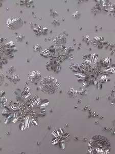 Tissu en dentelle de tulle épais et fin nigérian, brodé de fleurs brillantes dorées, de paillettes et de perles, écologique, pour robes de mariée, chaussures et sacs - Product Image 4