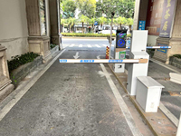 AKE All in One ANPR Park Management System 5MP LPR Camera with Automatic Barrier Gate and 18.5" LCD Screen