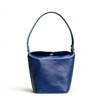 Porte-monnaie en cuir véritable Red Delta pour femme, mini sac à main en cuir de vachette pleine fleur, sac seau pour sororité, étui pour écouteurs, petit sac fourre-tout