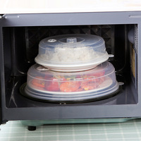 Couvercle de micro-ondes transparent A2426 avec poignée PP pour une prise en main facile, protection anti-éclaboussures et évent vapeur pour ustensiles de cuisine domestique