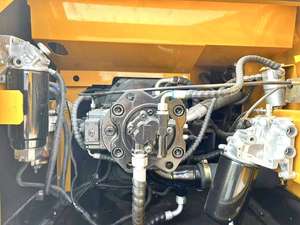 Offre Spéciale Mini-Excavatrice Hydraulique sur Chenilles Sany215 de 21,5 Tonnes d'Occasion SY215 avec Moteur Isuzu et Pompe Liyuan - Product Image 4