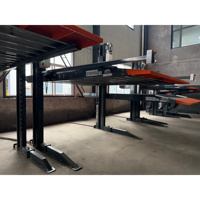 Garage de stationnement mécanique à deux poteaux, élévateur de voitures à deux niveaux, équipement de double empilage pour villas privées et garages résidentiels