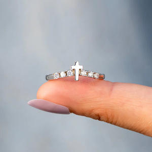 Anello Impilabile con Zirconi per Donne, Gioiello da Dito Minimalista e alla Moda - Product Image 3