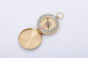<span class=keywords><strong>Boussole</strong></span> en laiton phosphorescente couleur <span class=keywords><strong>or</strong></span> vieilli pour le camping, <span class=keywords><strong>la</strong></span> randonnée, l'équitation et les sports – Équipement de survie en gros - Product Image 5