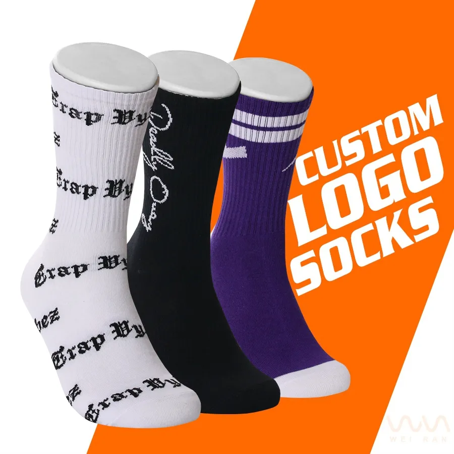 Großhandel Design Ihre eigenen Logo-Socken Custom ized Black White Letter Pattern Sox Custom Logo Herren Socke