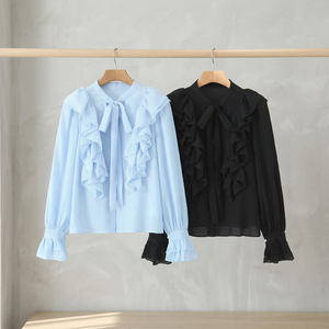 เสื้อท็อปส์ลำลองสไตล์วินเทจสำหรับฤดูใบไม้ร่วง ผ้าทอระบายอากาศดี สีพื้น 2 สี แต่งระบายด้านหน้า แขนยาว ย้อมสีแบบ Garment Dyed คอผูกโบว์ - Product Image 2