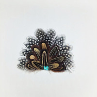 Chapeau en forme d'éventail garnitures de plumes épingles décor plumes artisanat chapeaux robe tissu décoration