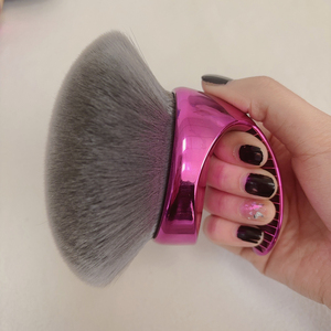 Pennello Kabuki Viola <span class=keywords><strong>per</strong></span> un Bellissimo Trucco Viso e Corpo, Ideale <span class=keywords><strong>per</strong></span> Fondotinta e <span class=keywords><strong>Contouring</strong></span> - Product Image 1