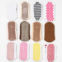 Chaussettes de Pilates personnalisées en gros pour femmes, antidérapantes, en coton, avec logo, emballage, marque privée, haute qualité