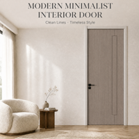 Porte en panneau mélaminé beige crème pleine hauteur avec pendentif métallique en forme de trèfle et poignée noire mate, style Wabi Sabi