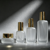 Luxe 30ml 50ml 100ml 120ml Rectangle à paroi épaisse clair glaçage verre oblate pompe Toner brouillard vaporisateur bouteille avec couvercle en or