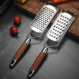 Gadget de cuisine multifonctionnel en métal 304 avec poignée en bois rouge, râpe à légumes, fromage, zeste de citron, chocolat avec couvercle de sécurité - Product Image 6