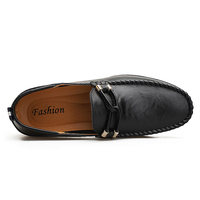 Chaussures en cuir véritable pour hommes, logo personnalisé, printemps-été, style britannique, mocassins à enfiler, chaussures de marche, semelle en caoutchouc antidérapante