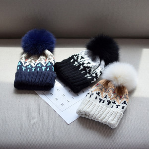 <span class=keywords><strong>Bonnet</strong></span> en laine pour femmes chapeau d'hiver à la mode avec véritable <span class=keywords><strong>pompon</strong></span> <span class=keywords><strong>fourrure</strong></span> épaisse Protection des oreilles imprimé coton tricoté bonnets - Product Image 2