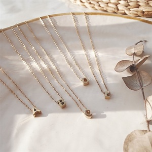 EManco Gioielli in Acciaio Inossidabile alla Moda, Collana con Ciondolo Iniziale A-Z Placcato <span class=keywords><strong>Oro</strong></span> PVD, Gioielli da Donna - Product Image 5