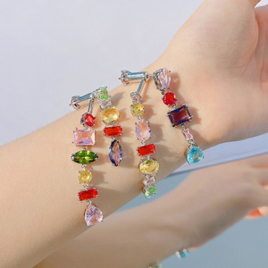 Set di Gioielli da Donna alla Moda con Bracciale di Perline in Cristallo Quadrato Color Caramella, Collana Arcobaleno e Orecchini Pendenti in Acciaio Inossidabile - Product Image 3
