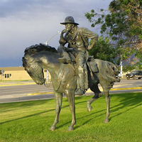 Décoration extérieure personnalisée, grande statue de cowboy à cheval de style antique, sculpture figurative en bronze coulé, aspect réaliste