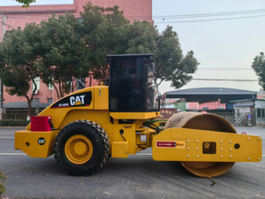 Original <b>Used</b> Caterpillar CS 683E Vibratory Compactor Reliable Second Hand CAT CS683E Single Drum <b>Road</b> <b>Roller</b> In Stock - Product Image 1