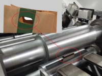 Machine de découpe de papier motorisée entièrement automatique à haute productivité LSB-330D+TP pour la fabrication de poignées de t-shirts et de fermetures éclair