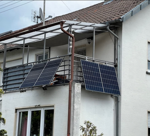 Kits de système d'énergie solaire pour balcon Yanglin à installation facile, avec onduleur <span class=keywords><strong>micro</strong></span> MPPT 800W et connectivité réseau <span class=keywords><strong>600W</strong></span>/1000W pour la maison - Product Image 3