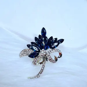 Jachon Fashion exquis belle fleur animale en strass broches élégantes pour femmes épingle de revers